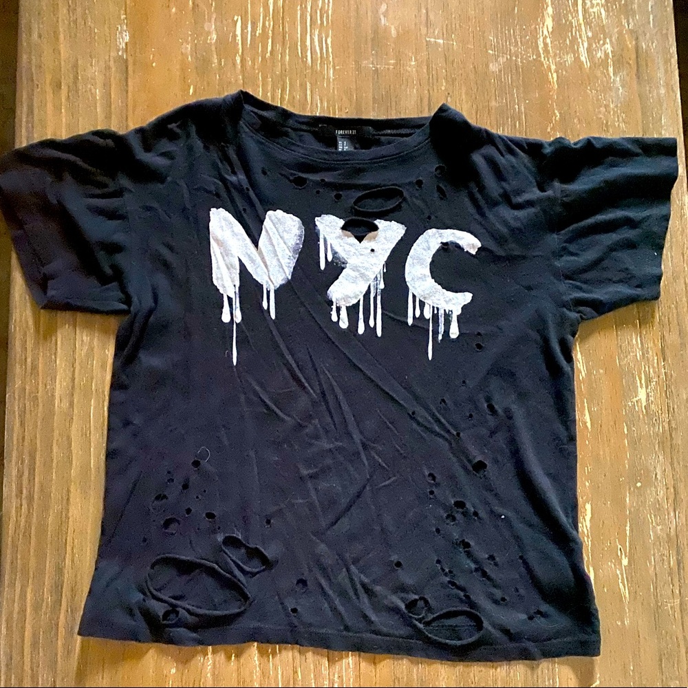 FOREVER 21 NYC distressed Tshirt EUC Small